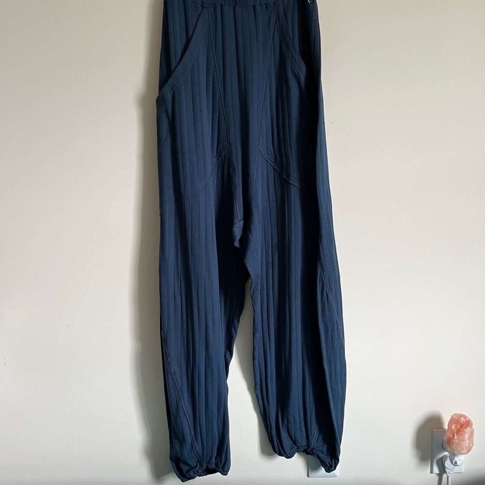 Free People Intimately Coffee Chat Joggers Soft Comfy BLUE Cotton Sz Medium NWOT - Picture 4 of 14